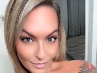 AnniLoveXXX WebCAM 