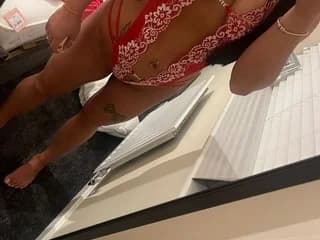 WebCAM of CheekyCora