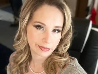 Hottyhousewife18 WebCAM 