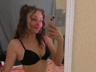 WebCAM of PrettyFaceXo